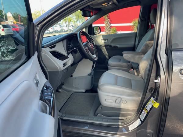 Toyota Sienna XLE NAV Wheelchair Van - $46,900 (Bradenton)