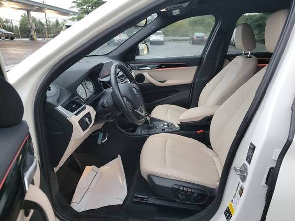 2021 BMW X1 xDrive28i w/ Panoramic Sunroof (BMW X1 Sedan)