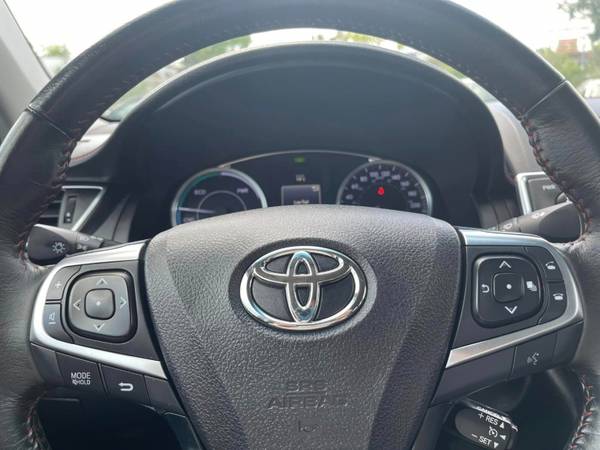 2017 Toyota Camry Hybrid LE CVT - $29,869