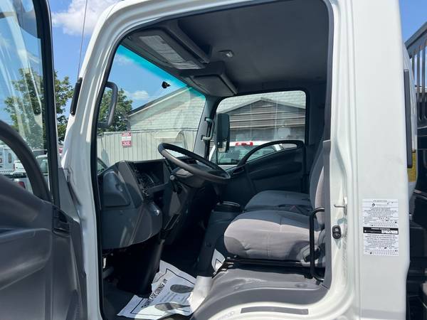 2018 ISUZU NRR ROLLBACK TRUCK 5.2 LITER I4 DIESEL 74K MILES 1 OWNER - $54,988 (Murfreesboro)