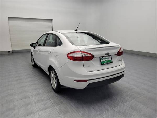 2019 Ford Fiesta SE - sedan (Ford Fiesta White)