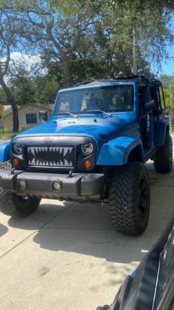 2009 Jeep Unlimited Rubicon- LOW MILES - $20,000 (St. Augustine)