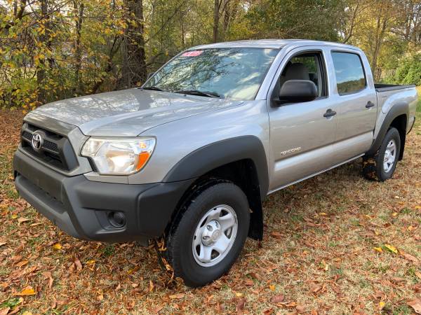 2014 Toyota Tacoma 4.0 6 cylinder crew cab (low miles )