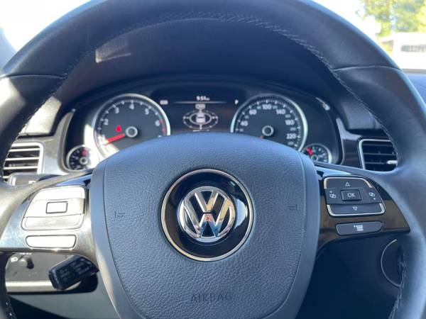 2014 Volkswagen Touareg 4dr 3.6L Sport - $19,869