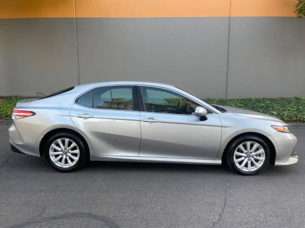 2018 TOYOTA CAMRY LE/CLEAN CARFAX/ONE OWNER - $18,995