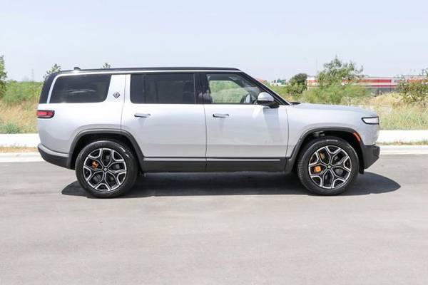 2022 Rivian R1S Silver *PRICED TO SELL SOON!* - $93200.00 (Austin)