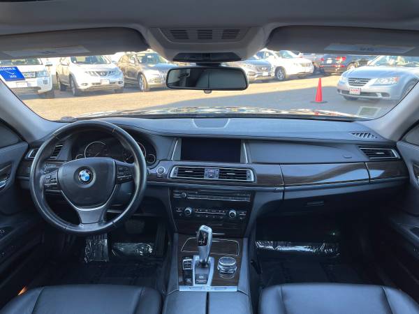 2015 BMW 7 Series 740i*MOONROOF*NAVI*RR CAMERA*EXTRA CLEAN*WE FINANCE* - $22,995 (Sacramento)