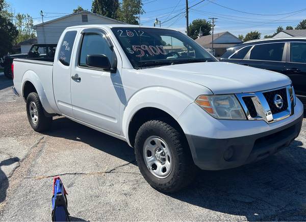 2012 Nissan Frontier SV I4 King Cab 2WD - $5,900 (Dexter, MO)