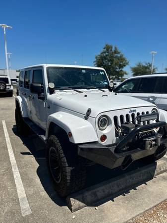 2013 JEEP WRANGLER UNLIMITED SAHARA 3.6L V6 RWD W/ 4X4 DONT MISS OUT! - $24,991 (Dickinson)