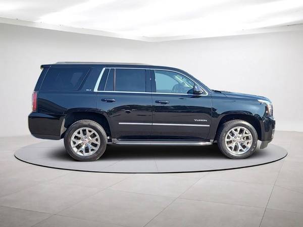 2017 GMC Yukon SLT 4WD w/ Nav Sunroof  3rd Row (GMC Yukon SUV)