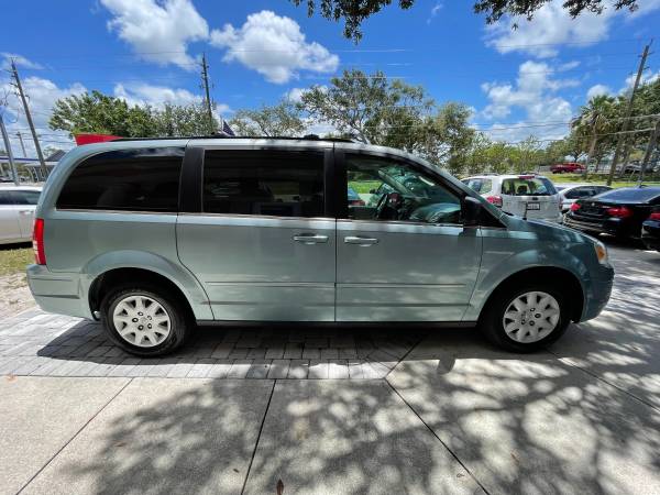 2010 Chrysler Town and Country ~ $700 Down ~ Warranty ~ Auto4you - $8,900 (5350 McIntosh rd Sarasota fl 34233)