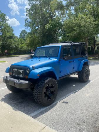 2009 Jeep Unlimited Rubicon- LOW MILES - $20,000 (St. Augustine)