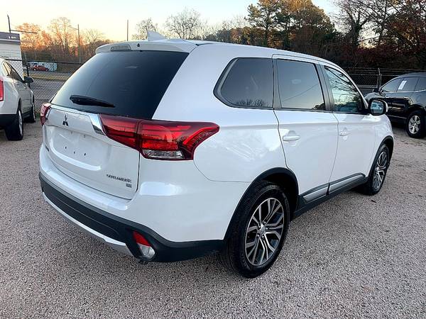 2018 Mitsubishi Outlander SE PRICED TO SELL! - $18,799 (2604 Teletec Plaza Rd. Wake Forest, NC 27587)
