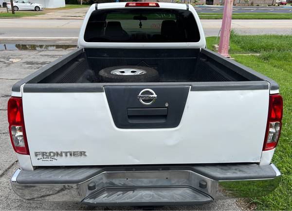 2012 Nissan Frontier SV I4 King Cab 2WD - $5,900 (Dexter, MO)