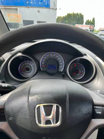 2009 Honda Fit LX Auto - $9,980 (Aldergrove)