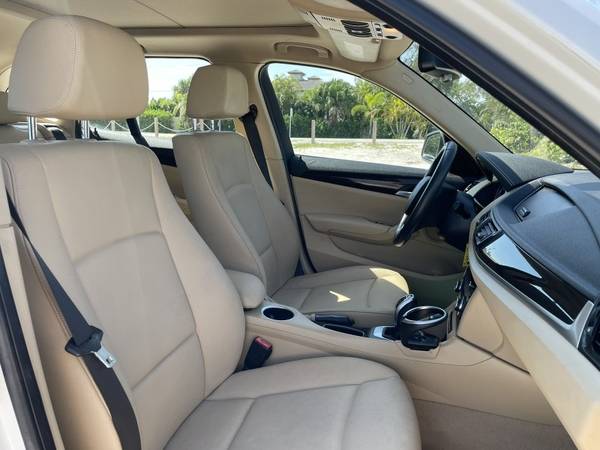 2015 BMW X1 sDrive28i~ WHITE/ BEIGE LEATHER~ PANO ROOF~ 2.0 4 CYL~ GREAT ON - $11,890 (Sarasota, FL)