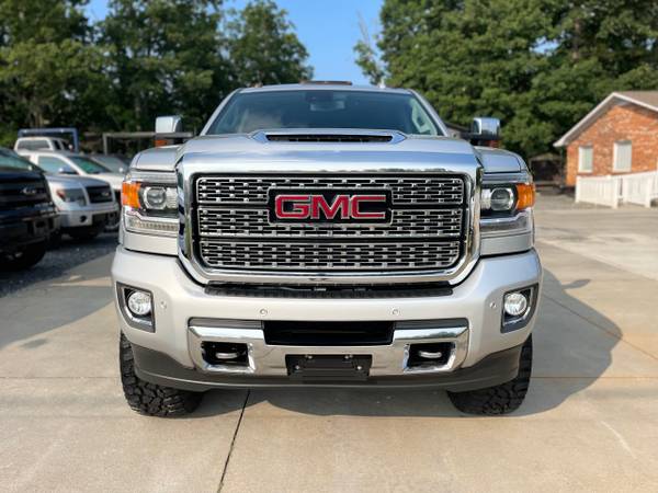 2019 GMC Sierra 2500 Denali Crew Cab 4WD - $54,900 (WE DELIVER ANYWHERE)