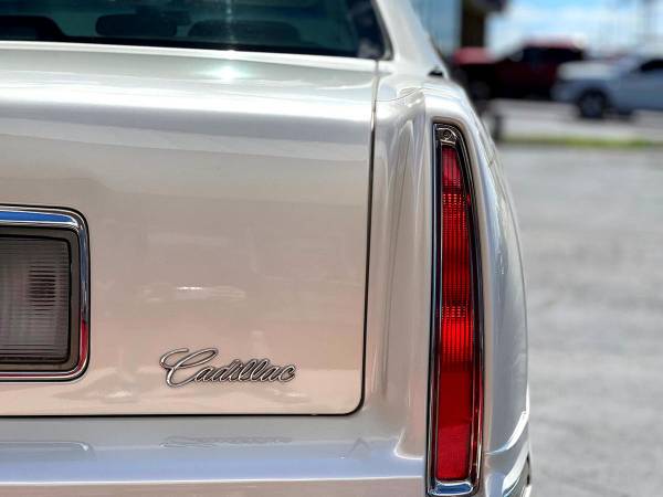 1999 Cadillac DeVille 4dr Sdn Golden Anniversary Edition (+ Modus Auto Group LLC)