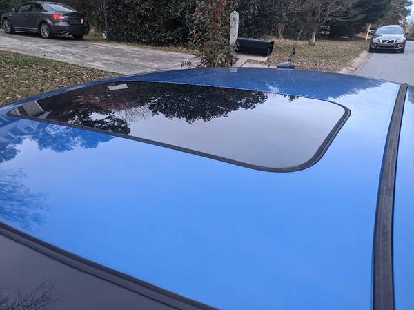 31 SERVICE RECORDS -SKY BLUE 2011 FORD FOCUS SEL - LEATHER AND SUNROOF - $5,500 (Powder Springs)