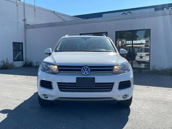 2014 Volkswagen Touareg 4dr 3.6L Sport - $19,869