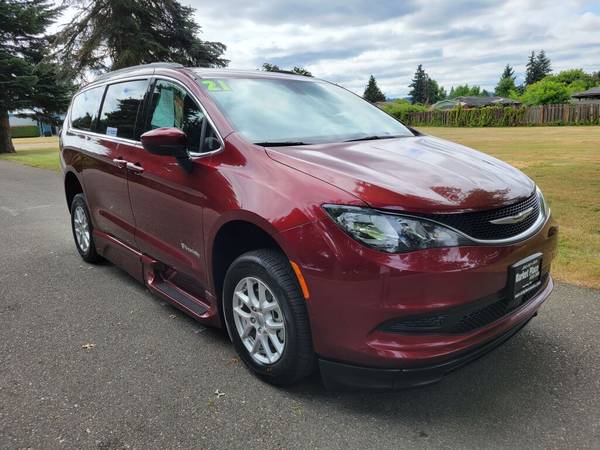 2021 Chrysler Voyager LXI (Mobility Van) - $49,881