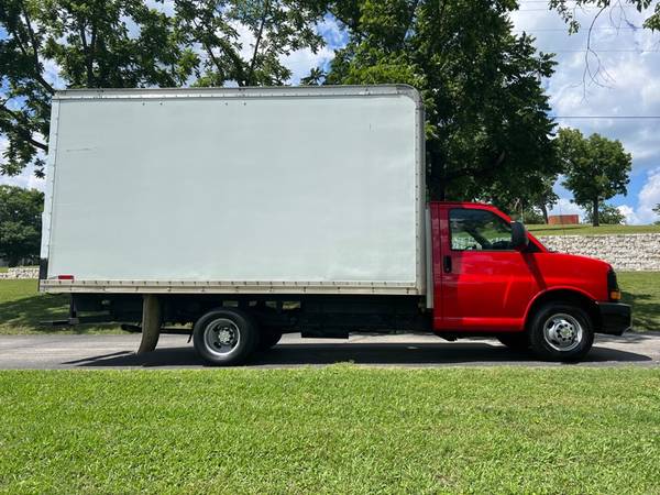 2016 Chevrolet Express Box Truck G3500 - $18,900 (Forsyth, MO)