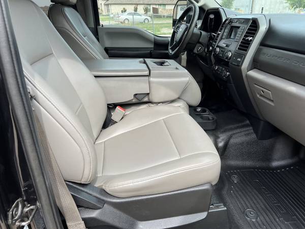 2019 Ford Super Duty F-350 DRW XL 4WD Crew Cab 8' Box - $46,900