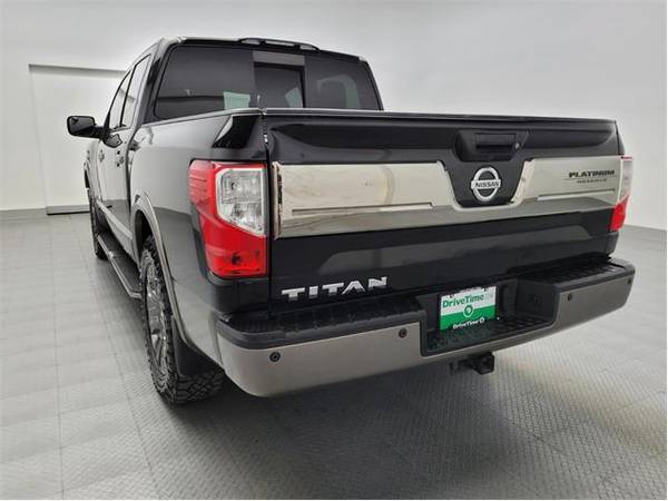 2017 Nissan Titan Crew Cab Platinum Reserve 5.5 ft - truck (Nissan Titan Black)