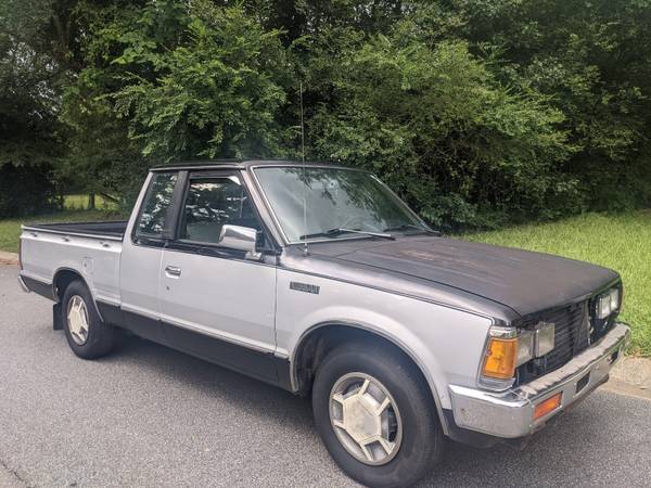 NISSAN 720 KING CAB TRUCK - VERY LOW MILES & VERY WELL MAINTAINED - $4,995 (Powder Springs)