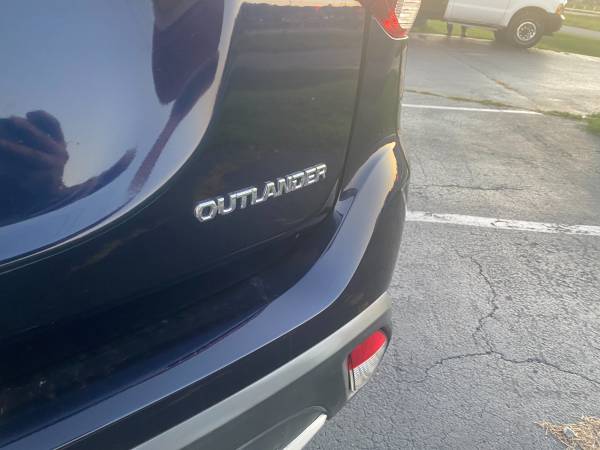 2016 Mitsubishi Outlander ES 3rd Row 4cyl*autoworldil.com*"GREAT SUV" - $10,995 ($10995-CASH"Carbondale,IL")