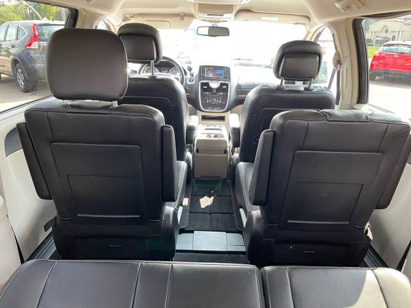 2015 Chrysler Town  Country Touring - $12,999 (Prestige Motor Sales -Maineville)