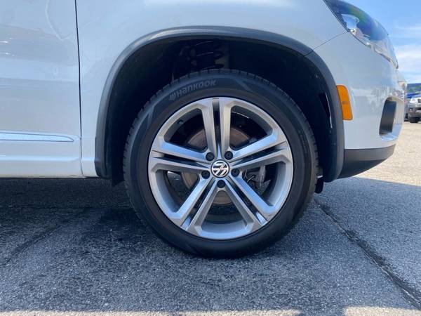 2017 Volkswagen Tiguan 2.0T Sport 4Motion AWD 4dr SUV - $16995.00 (https://www.capecodcarz.com/)