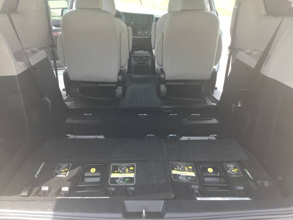 ***2015 Toyota Sienna XLE 7 Passenger AWD**Leather, DVD, Heated Seats! - $21,950 (Louisville/Taylorsville/Fisherville)