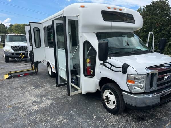 2016 FORD E450 SUPER DUTY BUS - $15,950 (BULLDOG MOTORS CHATTANOOGA TENNESSEE)