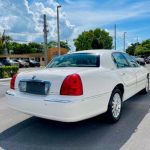 2004 LINCOLN TOWN-CAR " SIGNATURE" COLLECTOR QUALITY, LIKE NEW!! - $5,100 (Homestead)