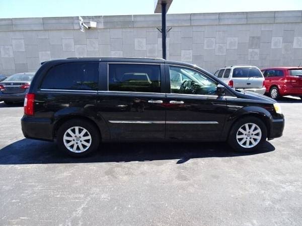 2014 Chrysler Town and Country Touring 4dr Mini Van 7275187811 - $12,900 (Largo)
