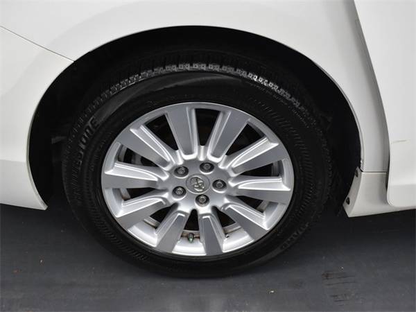 2017 Toyota Sienna AWD 4D Passenger Van / Minivan/Van XLE (call 205-858-2946)