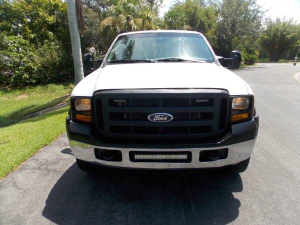 2006 Ford Super Duty F-450 DRW Reg Cab 141 WB 60 CA XL - $15,990 (Vero beach)