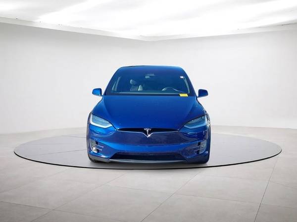 2017 Tesla Model X 75D AWD (Tesla Model X SUV)