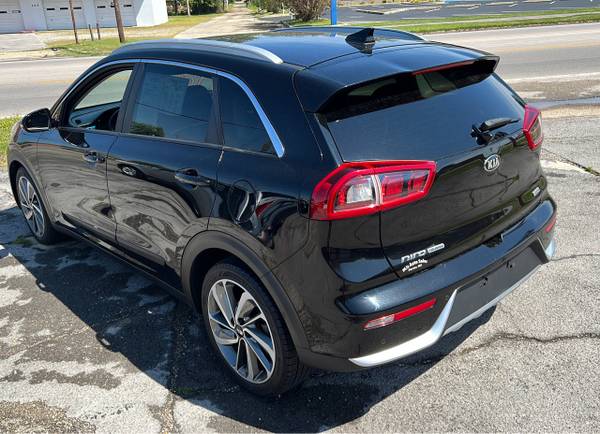 2017 Kia Niro Touring - $8,500 (Dexter, MO)