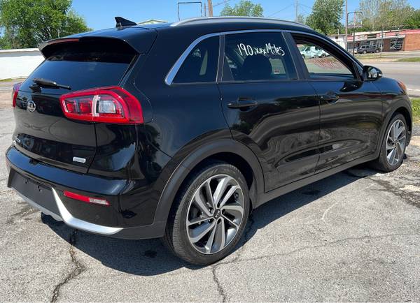 2017 Kia Niro Touring - $8,500 (Dexter, MO)