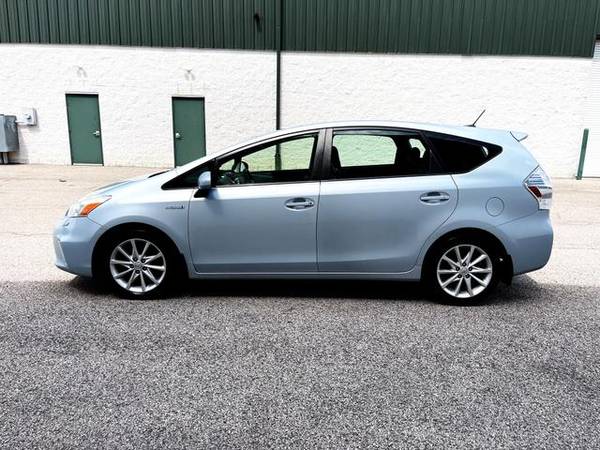 2012 Toyota Prius v - Financing Available! - $11900.00