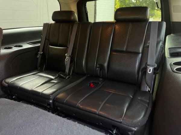 2013 GMC YUKON XL SLT 4WD 4DR 1500 3RD ROW SEATING/CLEAN CARFAX - $12,995