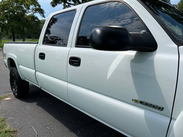 2004 Chevy Silverado 3500 Crew Cab 4WD SRW 8.1 - $22,900 (Forsyth, MO)