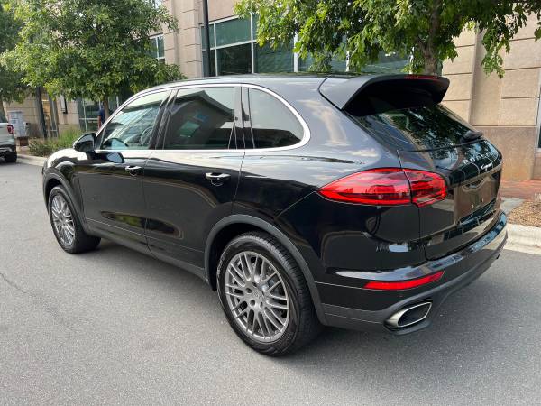 2016 Porsche Cayenne Fully Loaded with Clean CarFax - $23,950 (Matthews)