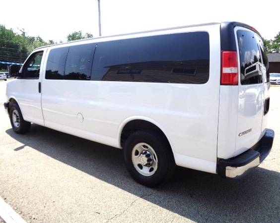 2018 Chevrolet Chevy Express LT 3500 15 Passenger Van All Power Clean - $33,990 (Hampton NH RT1)