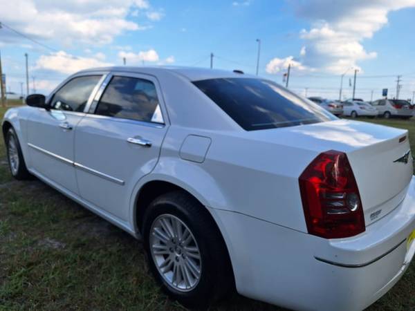 2010 Chrysler 300 4dr Sdn Touring RWD Fleet (Airport Auto Sales)