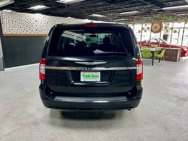 2016 Chrysler Town & Country Mini Van Touring-L Anniversary Edition Passenger Va - $16,991 (Trade Guru)