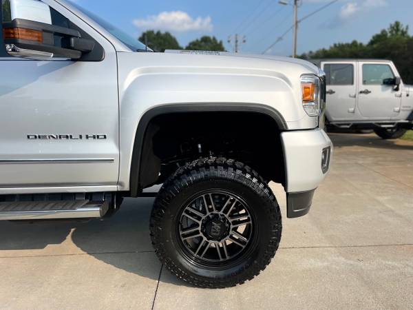 2019 GMC Sierra 2500 Denali Crew Cab 4WD - $54,900 (WE DELIVER ANYWHERE)