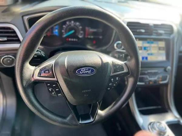 2018 Ford Fusion SE Sedan 4D (_Ford_ _Fusion_ _Sedan_)